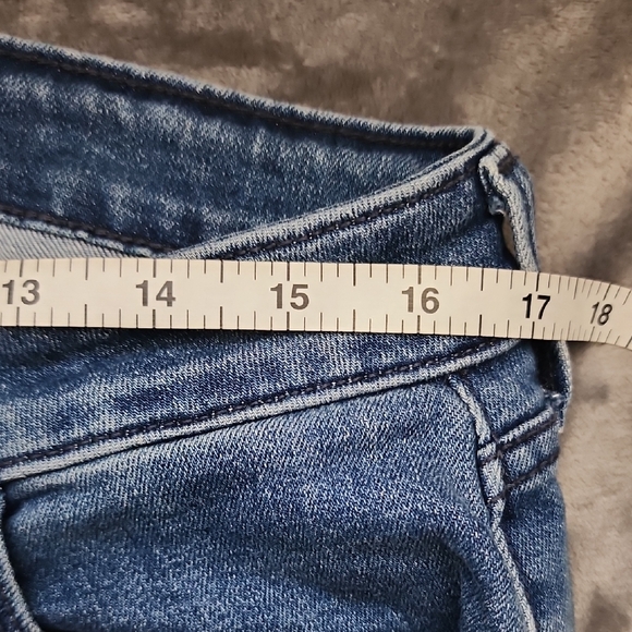 Old Navy Medium Wash High-Rise Super Skinny Jeans - Classic Stretch Denim - Picture 4 of 8